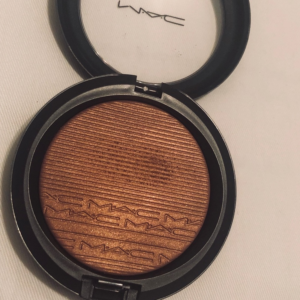 MAC Extra Dimension SkinFinish in “Glow With It”